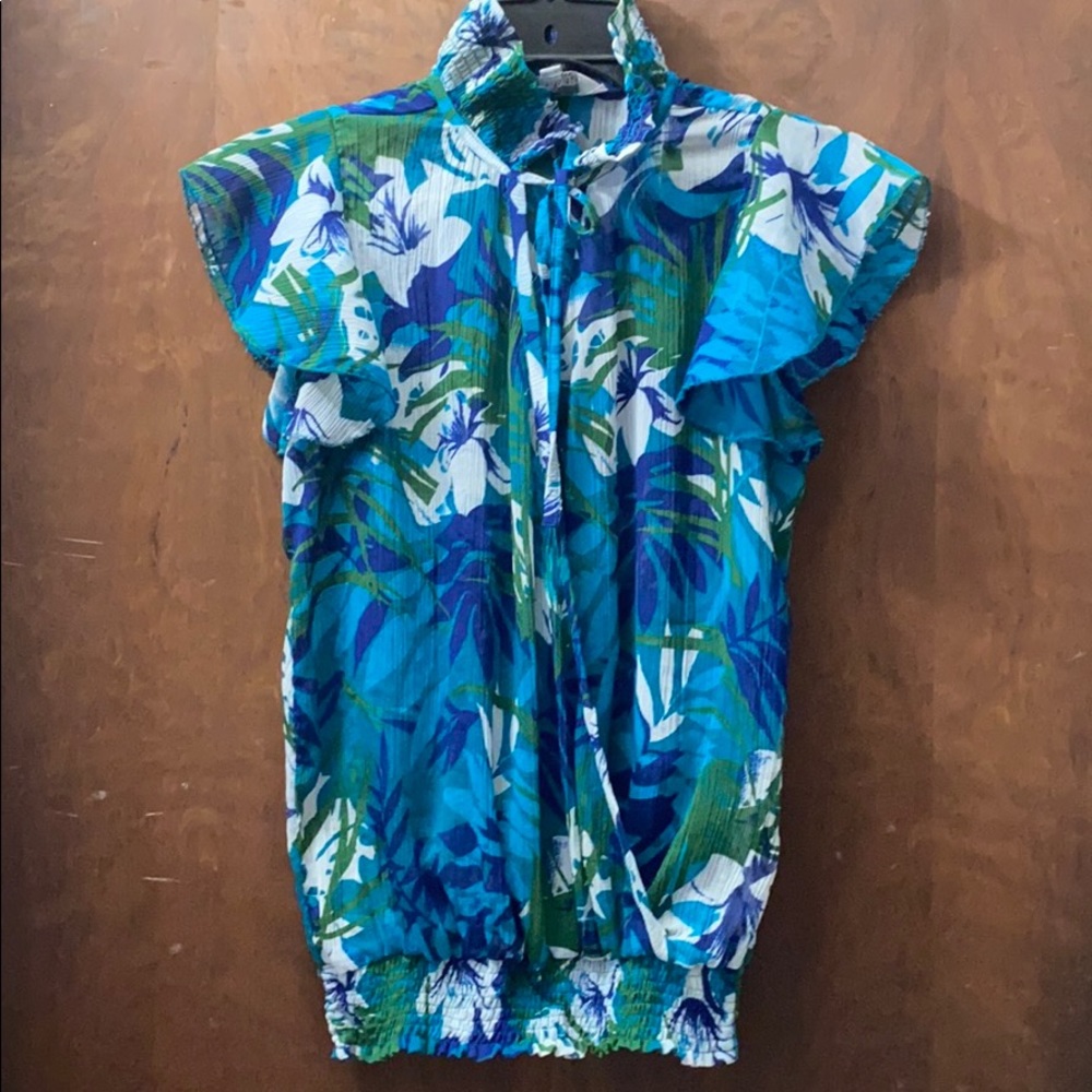 SALE 🔥Beautiful semi sheer blouse